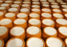 طرز تهیه ماست در ظرف سفالی مخصوص