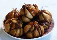 طرز تهیه سیر ترشی شمالی 7 ساله