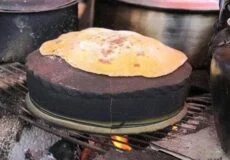 طرز تهیه نان بر روی ساج سفالی