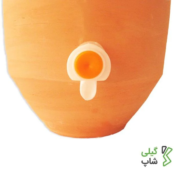 کوزه سفالی شیردار