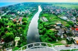 نزدیکترین شهر به چمخاله چه شهری است؟